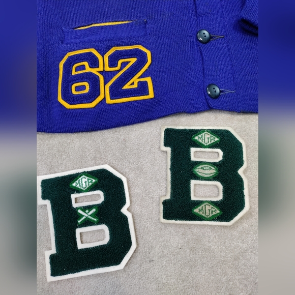 Vintage Bellevue 1960's H.S. Letterman Sweater and Letter Lot - Picture 4 of 9